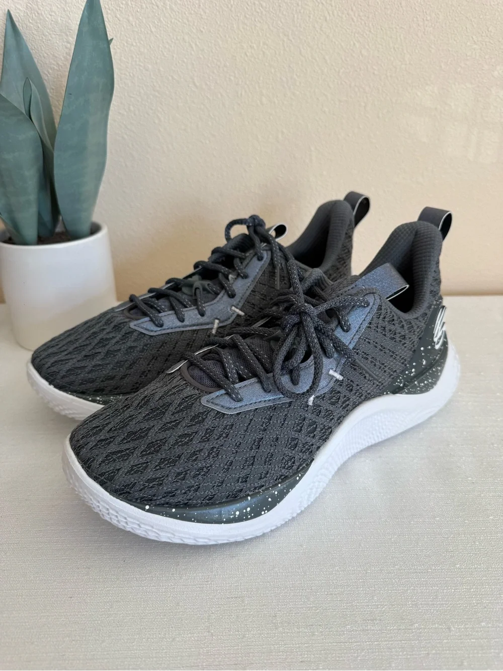 New Under Armour Curry Gray Athletic Sneakers with White Speckled Sole